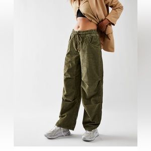 We The Free- Free People Modern Love Pull-On
High Waist Cord Jeans Olive large
